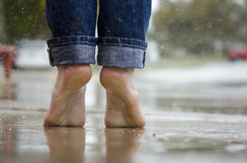 Earthing barefoot