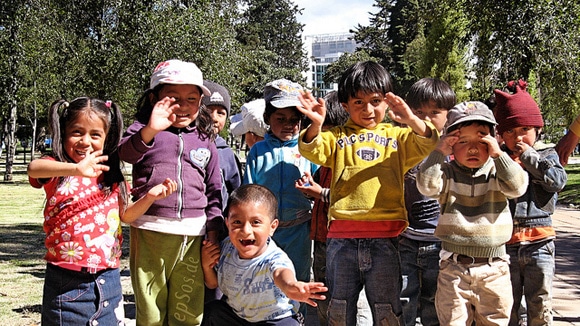 happy children playing kids epsos .de